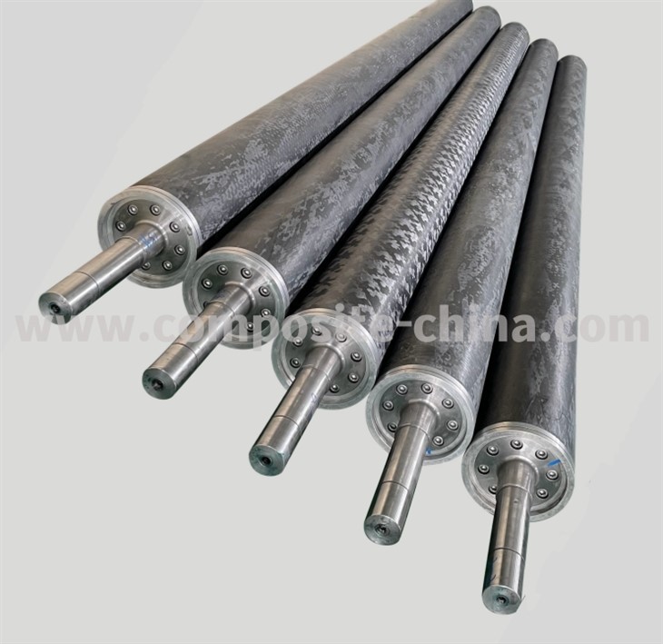 Rolos intermediários compostos de fibra de carbono